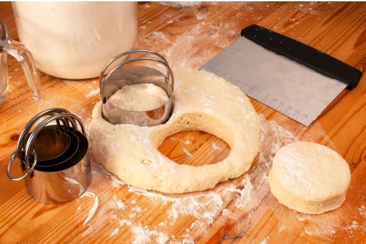 KITCHEN BASICS - Bench Scraper with Measuring Guide