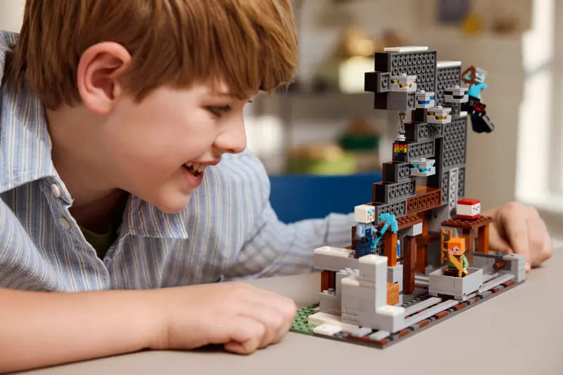 LEGO - 21277 - MINECRAFT - The Pickaxe Mine - 530pcs