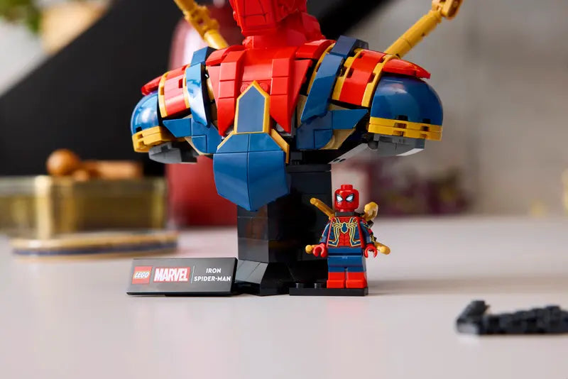 LEGO - 76326 - MARVEL - Iron Spider-Man Bust - 379pcs