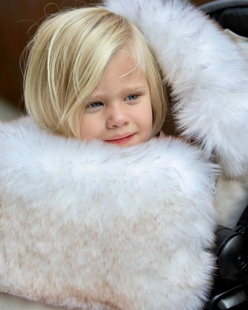 7AM - PlushPOD - Tundra Plush | Infant Lounger and Travel Sleep Pod Mother & Baby Heather Beige - White Faux Fur 0 - 18M