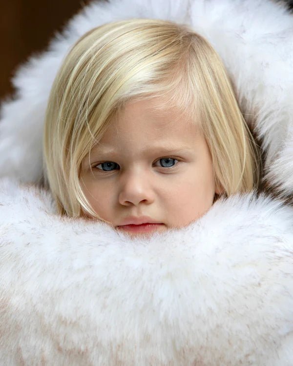 7AM - PlushPOD - Tundra Plush | Infant Lounger and Travel Sleep Pod Mother & Baby Heather Beige - White Faux Fur 18 - 3T