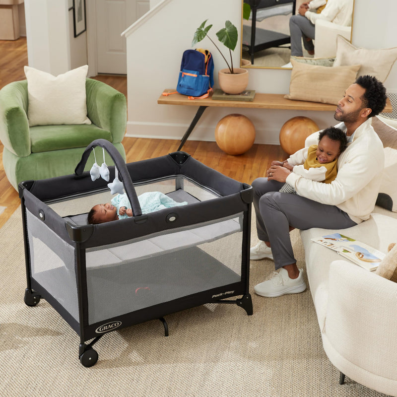 Graco - Pack 'n Play On The Go Zip Playard - Reeves