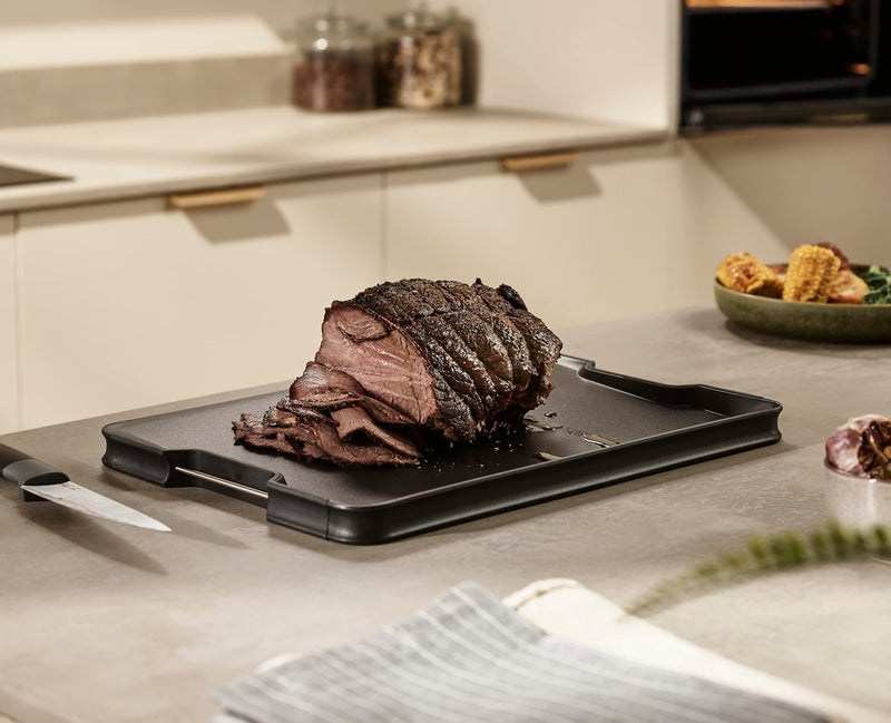 Joseph Joseph - Cut&Carve™Plus Multi-Function Chopping Board