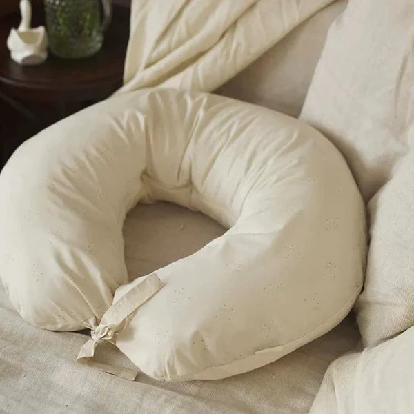 Avery Row - Nursing pillow Wild Chamomile