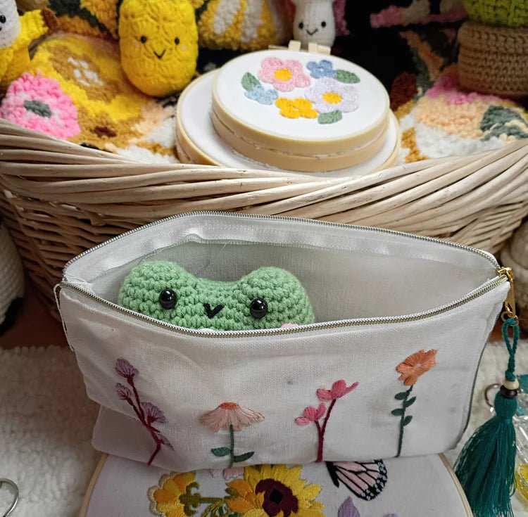Broderie - FROGGY DIY CROCHET KIT Arts & Entertainment