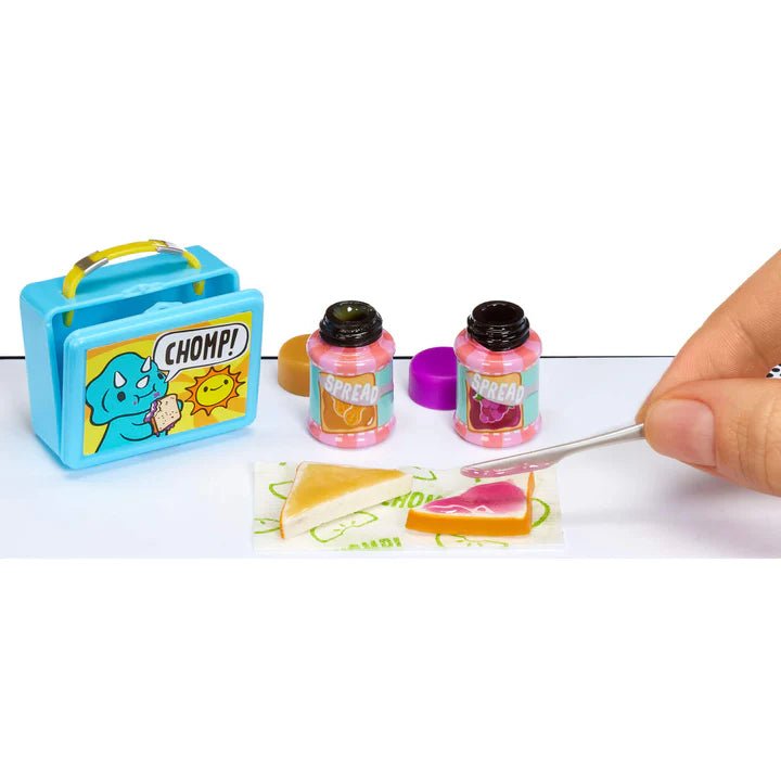 MGA Games - Miniverse - Make IT Mini Foods - Cafe in Series 5 Toys & Games